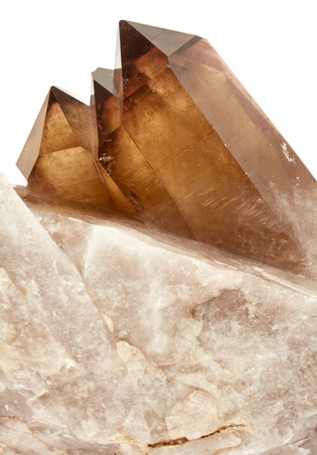 Сросток кристаллов раухтопаза (дымчатого кварца)