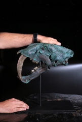 Реплика черепа саблезубой кошки Smilodon fatalis
