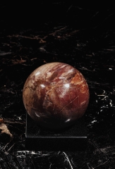 Шар из окаменелого дерева