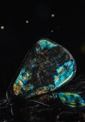 Лабрадорит